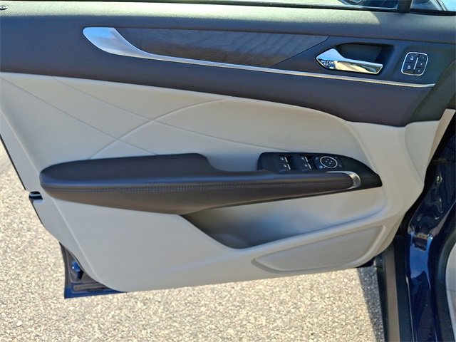 Used 2019 Lincoln MKC Reserve image 9