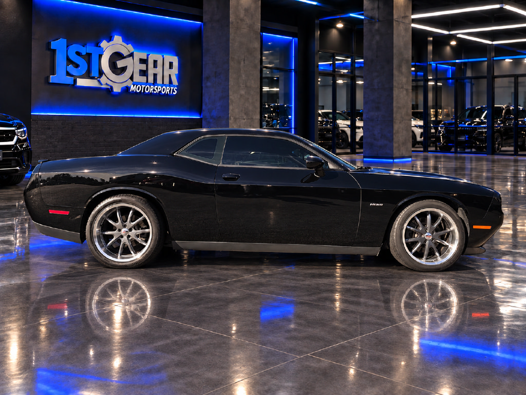 Used 2015 Dodge Challenger R/T w/ Quick Order Package 28B R/T RWD image 9