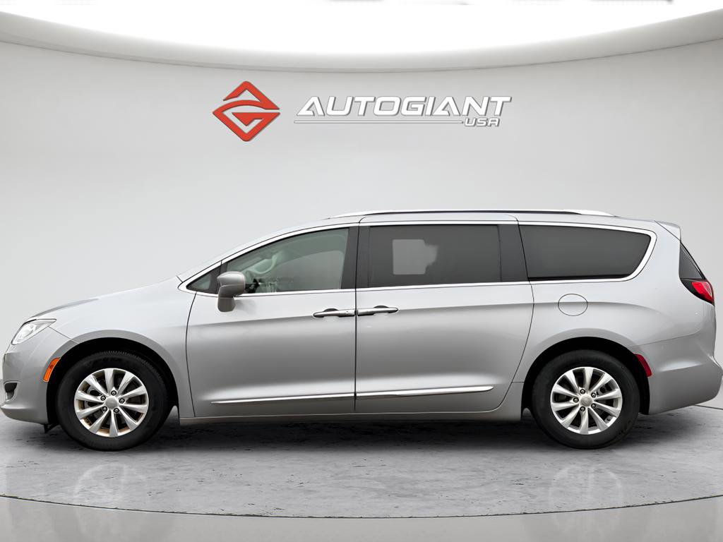 Used 2019 Chrysler Pacifica Touring-L FWD image 7