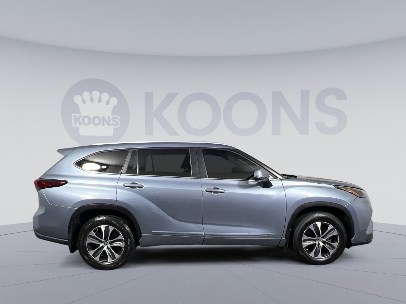 Used 2023 Toyota Highlander XLE AWD/4WD image 8