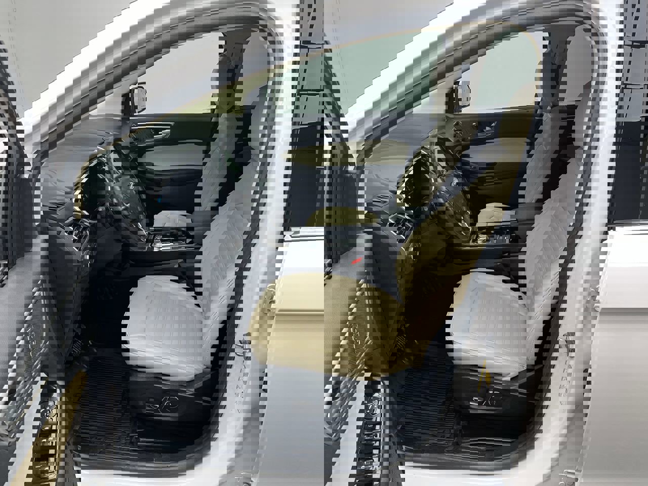 Used 2019 Ford Edge SEL w/ Equipment Group 201A image 3