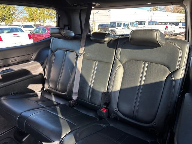 Used 2022 Jeep Wagoneer Series III w/ Flexible Seating Group image 13