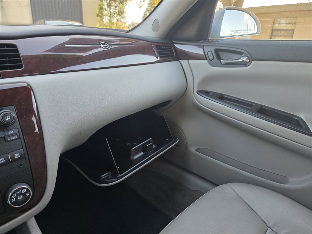 Used 2010 Chevrolet Impala LT w/ Luxury Edition Package image 27