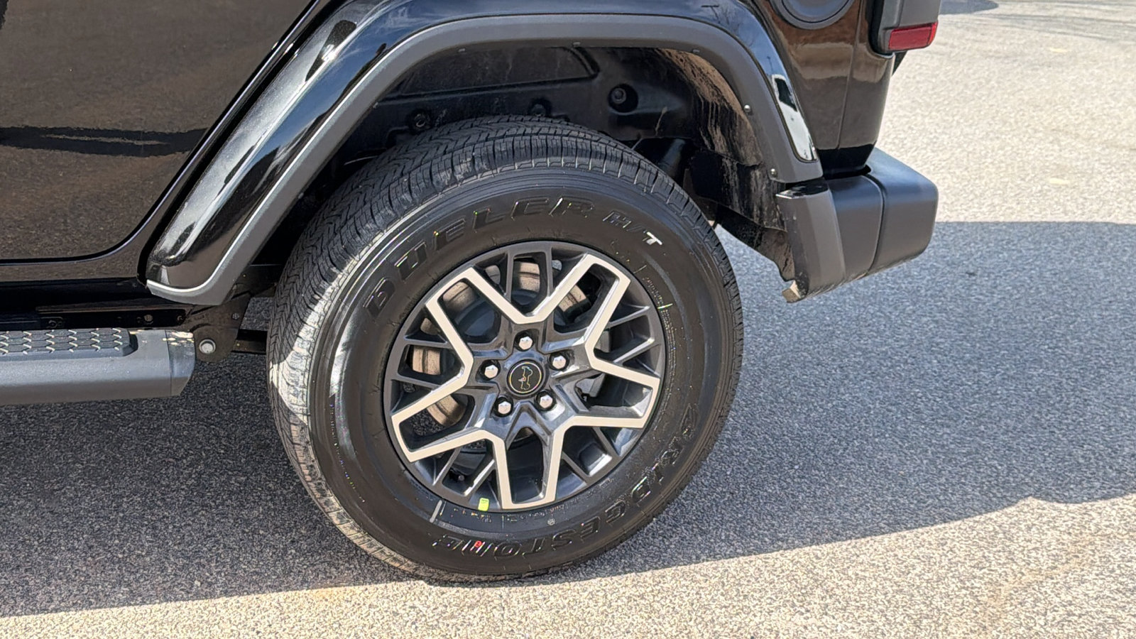 New 2026 Jeep Wrangler Unlimited Sahara w/ Whitecap Package AWD/4WD image 12