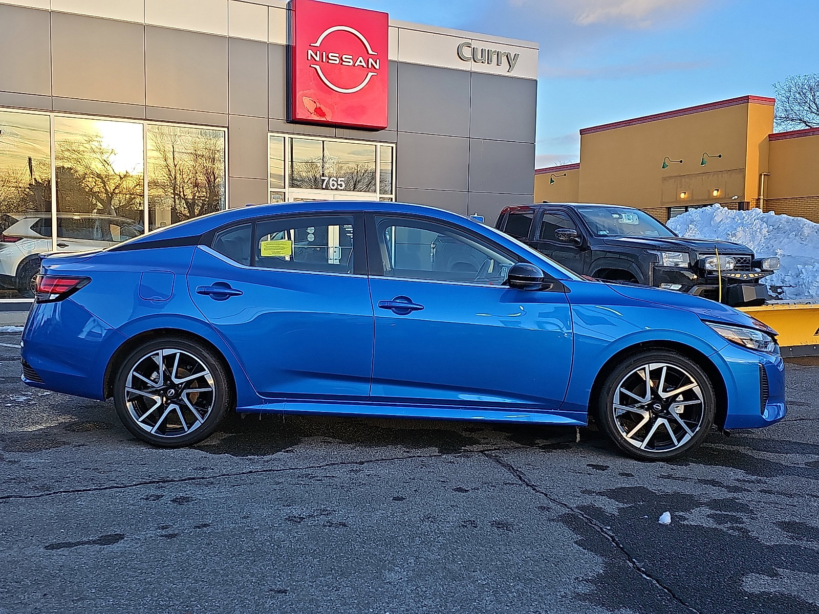 Used 2025 Nissan Sentra SR w/ SR Premium Package image 7