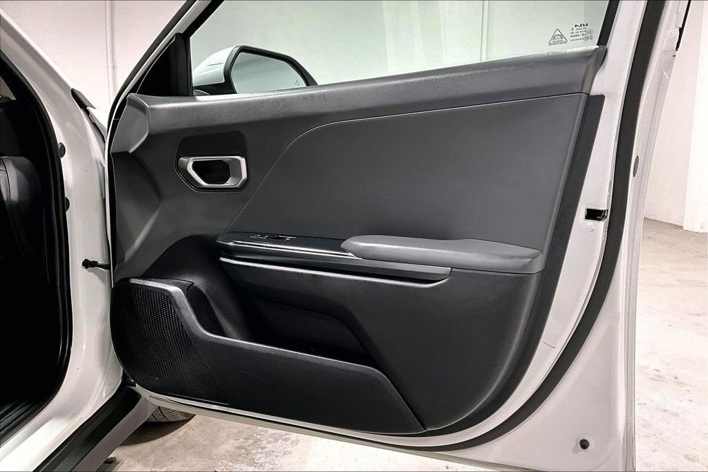 Used 2025 Kia K4 LXS image 22