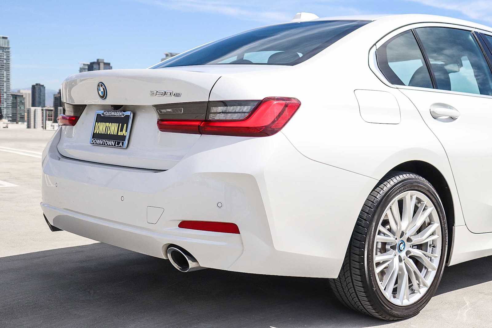 Used 2024 BMW 330e image 9