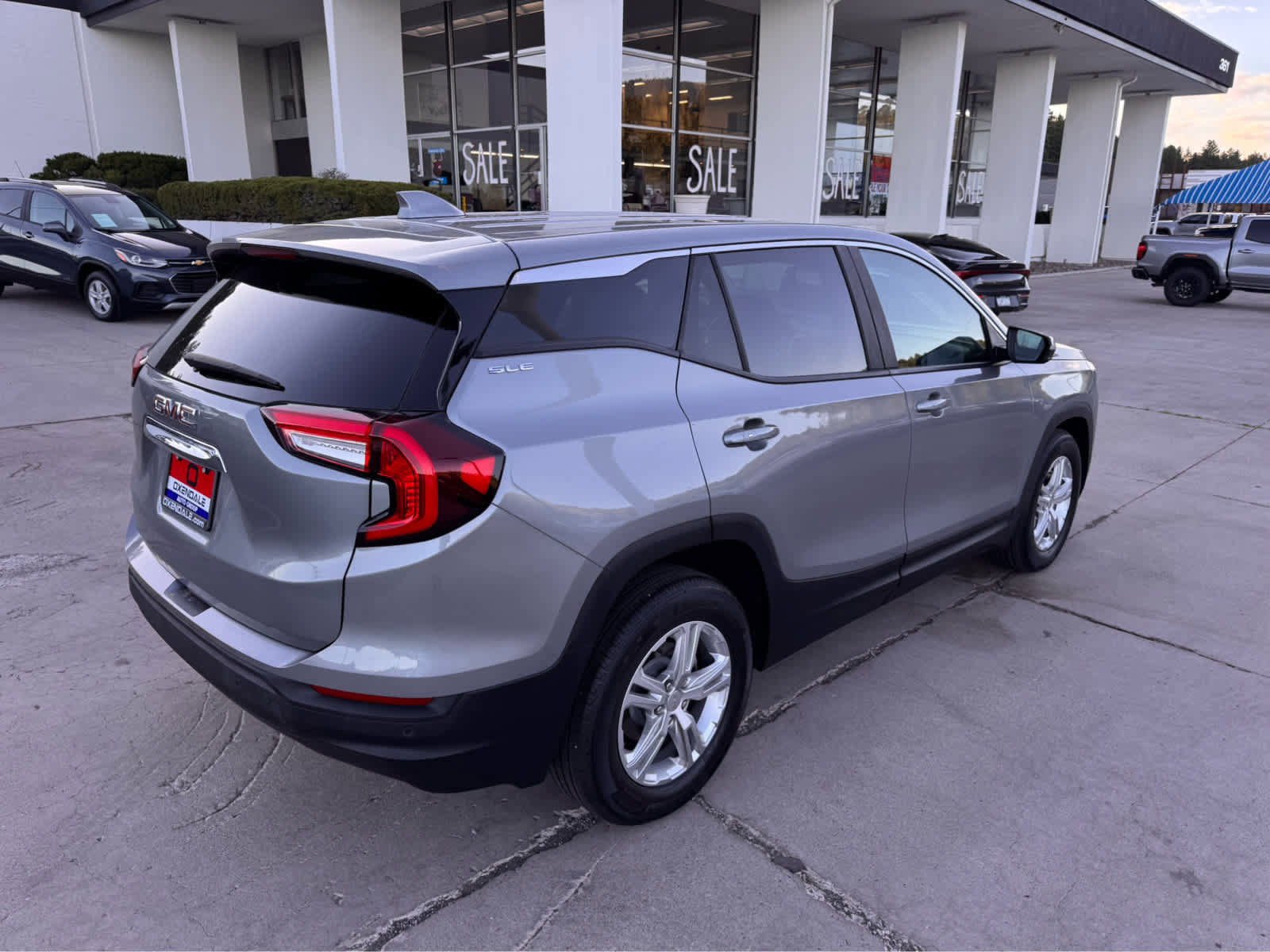 Used 2024 GMC Terrain SLE w/ LPO, Cargo Package image 5