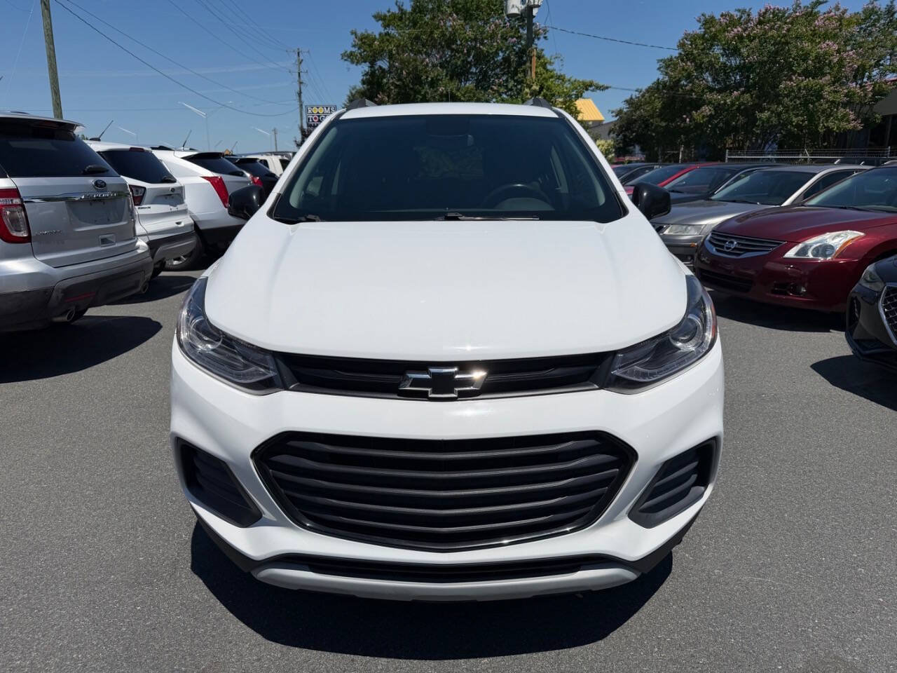 Used 2022 Chevrolet Trax LT w/ Redline Edition AWD/4WD image 2