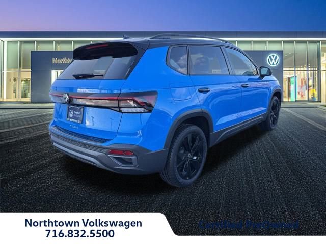 Certified 2025 Volkswagen Taos SE image 3