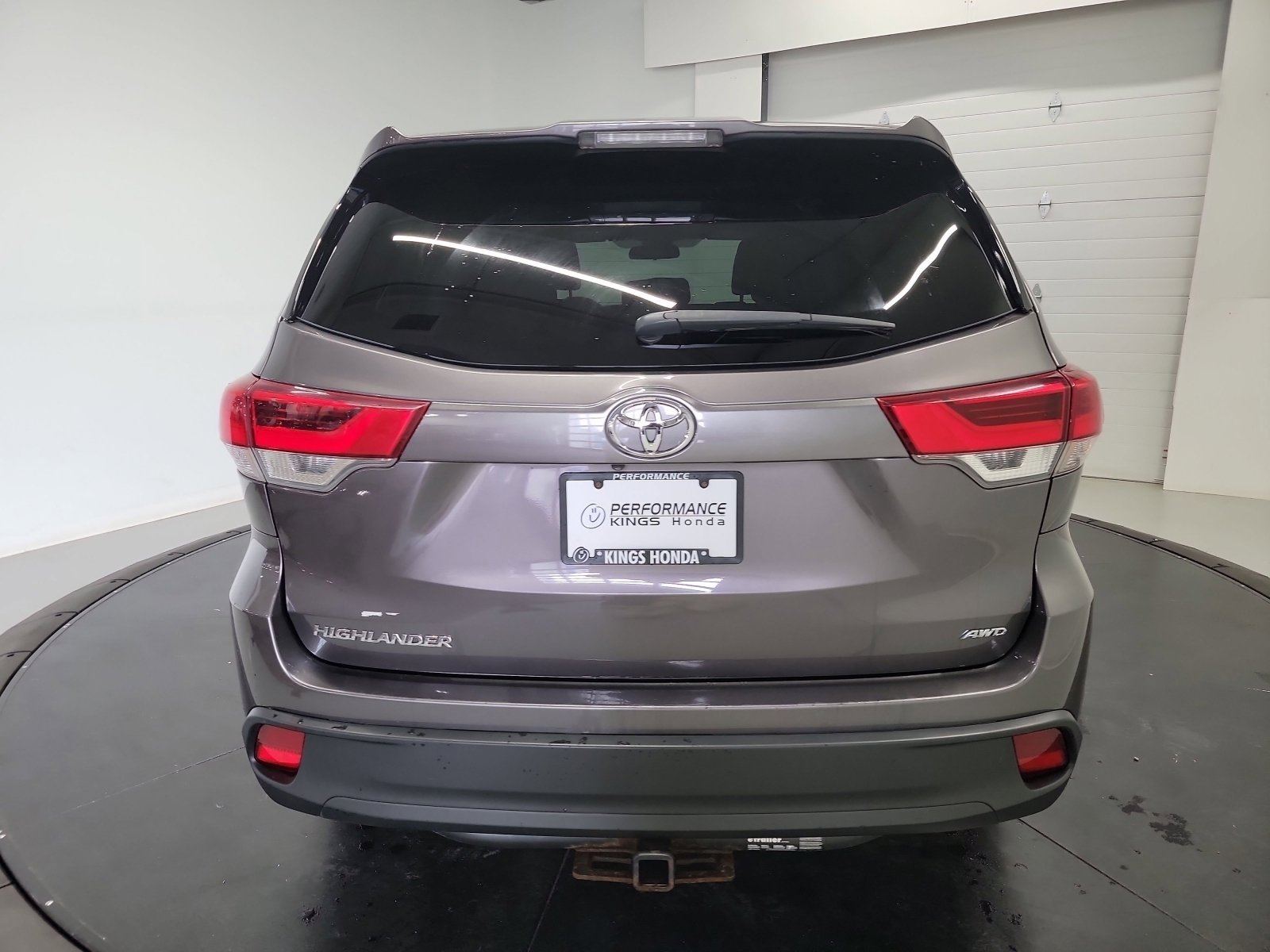 Used 2019 Toyota Highlander LE AWD/4WD image 8