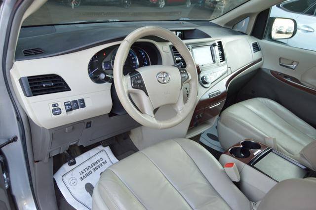 Used 2011 Toyota Sienna XLE w/ XLE Navigation Pkg FWD image 16
