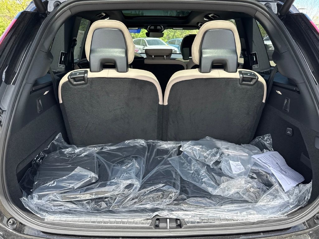 New 2026 Volvo XC90 T8 Plus w/ Protection Package Premier AWD/4WD image 5