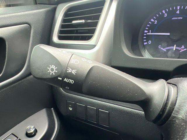 Used 2019 Toyota Highlander LE AWD/4WD image 24