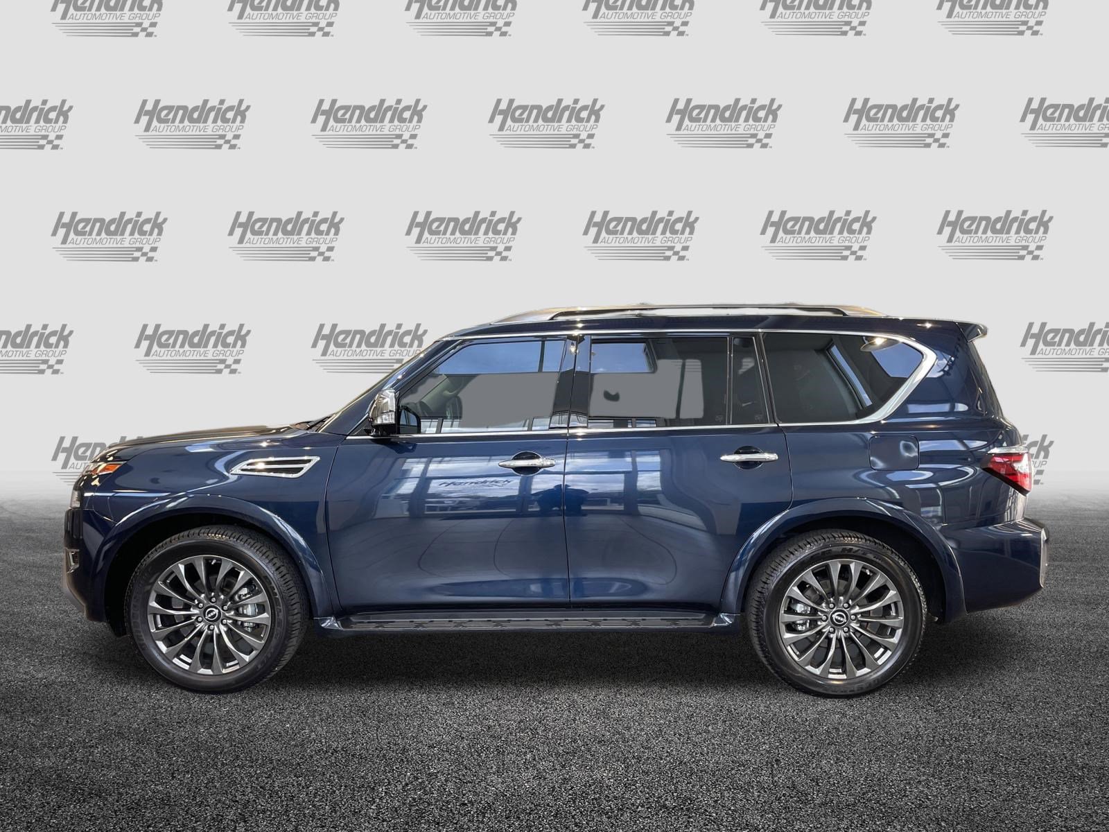 Used 2024 Nissan Armada Platinum w/ Captain's Chairs Package RWD image 7