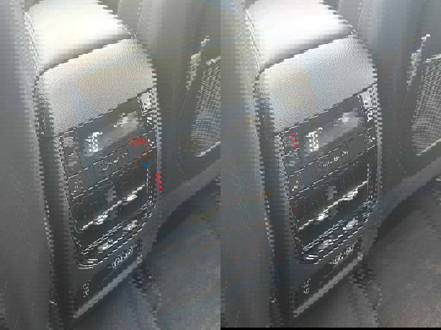 Used 2025 Jeep Grand Cherokee L Limited w/ Luxury Tech Group II image 15