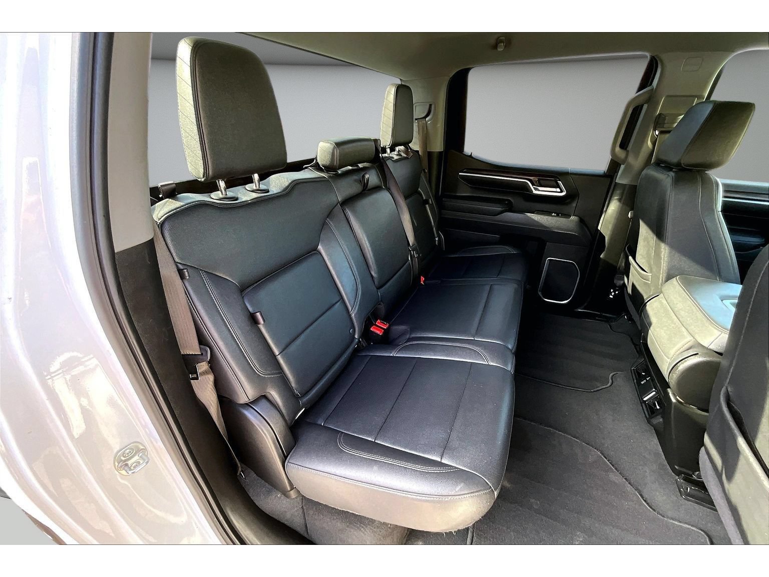 Used 2025 GMC Sierra 1500 SLT AWD/4WD image 43