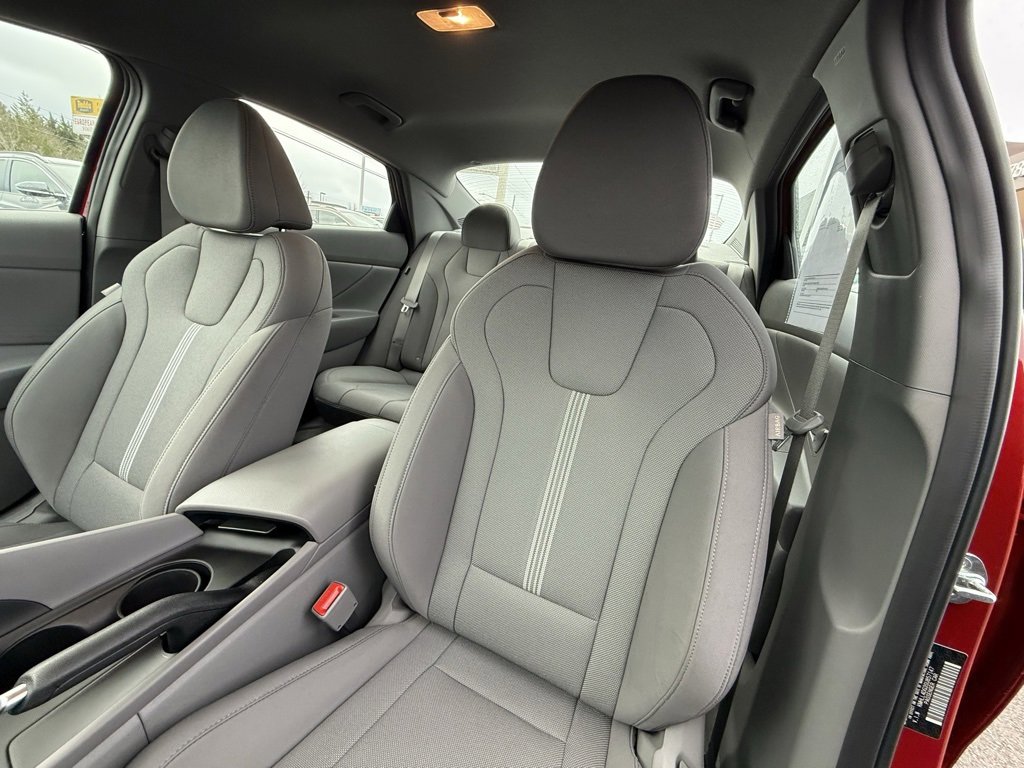 Certified 2025 Hyundai Elantra SE image 13