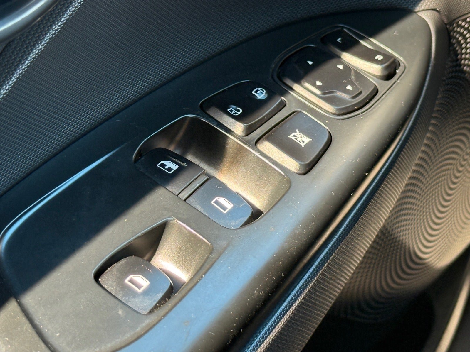 Used 2019 Hyundai Veloster 2.0 FWD image 18