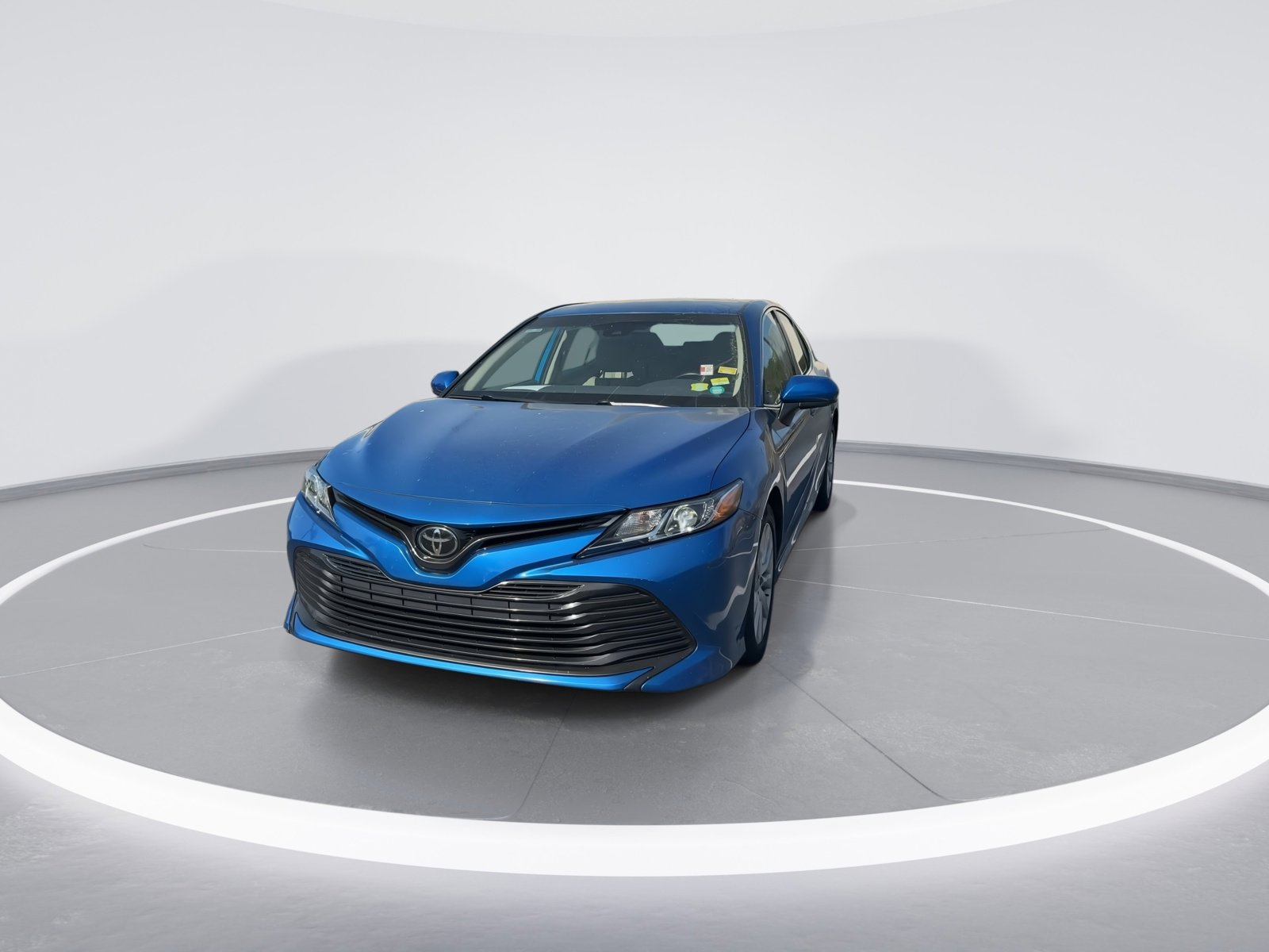 Used 2019 Toyota Camry LE image 3