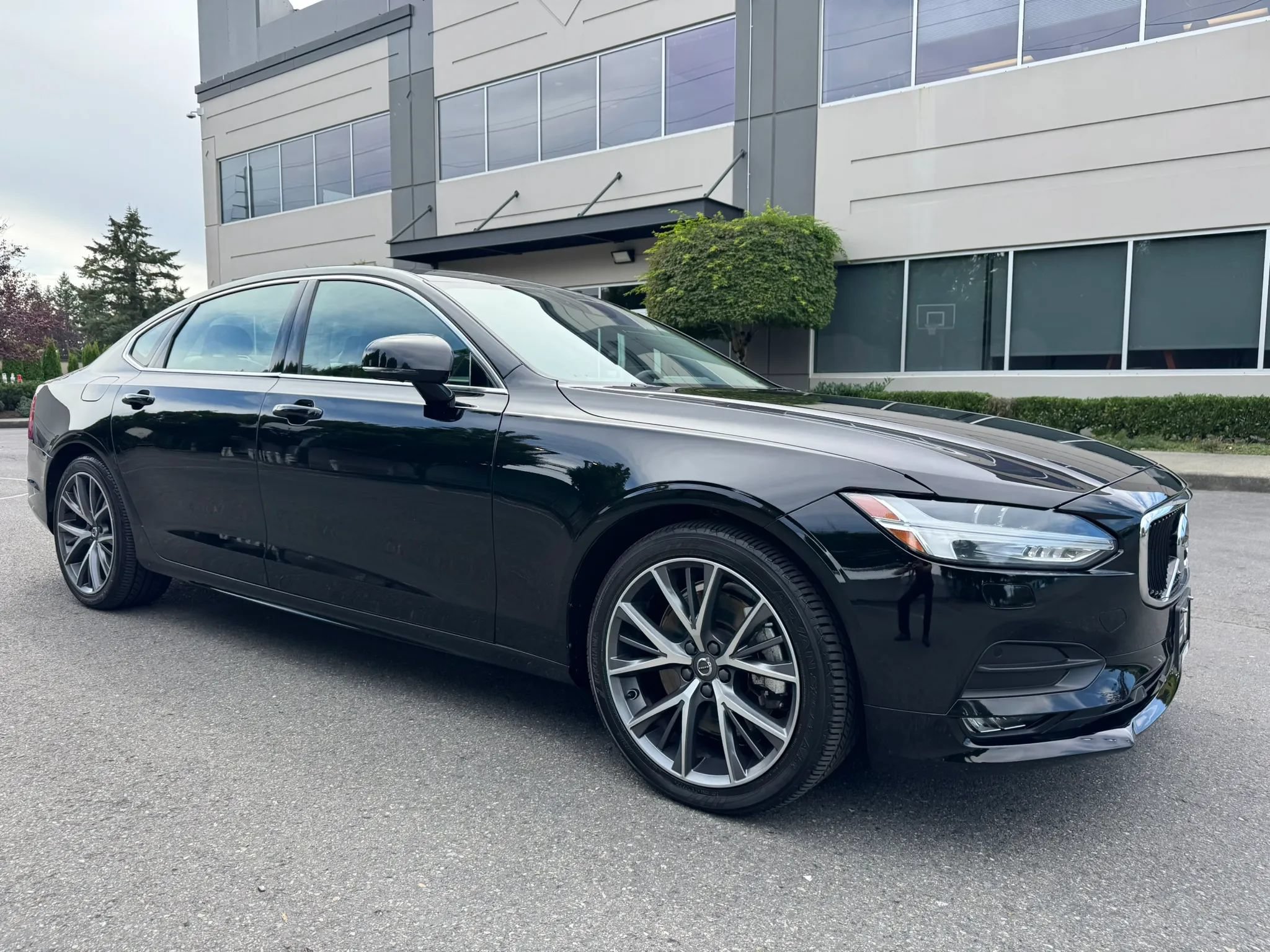 Used 2020 Volvo S90 T6 Momentum