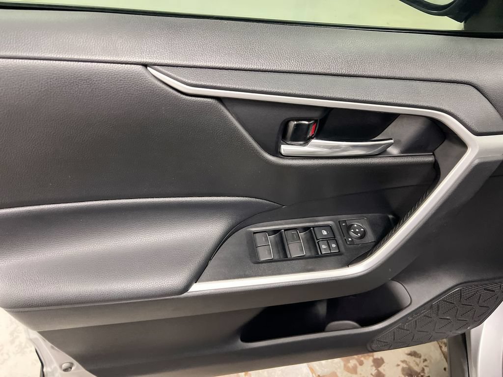 Used 2022 Toyota RAV4 XLE AWD/4WD image 20