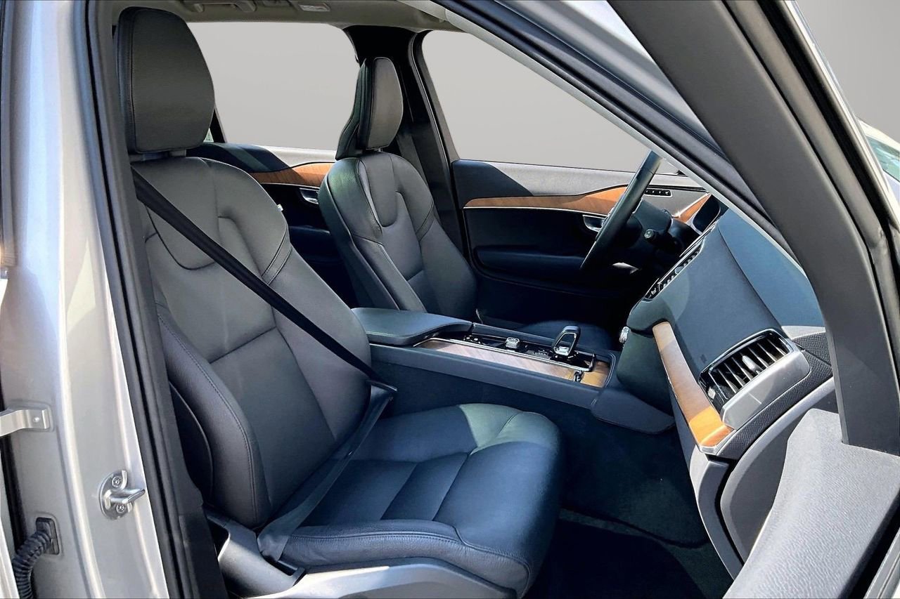 Used 2024 Volvo XC90 B5 Plus image 23