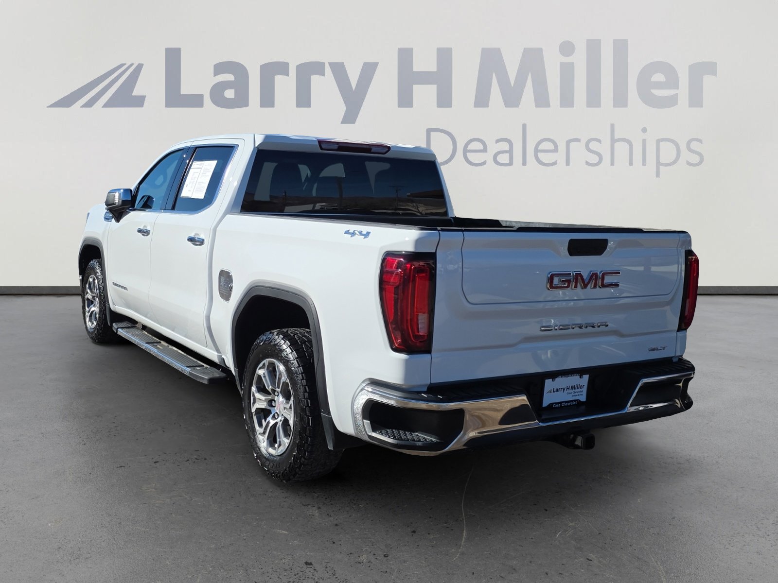Used 2024 GMC Sierra 1500 SLT image 3