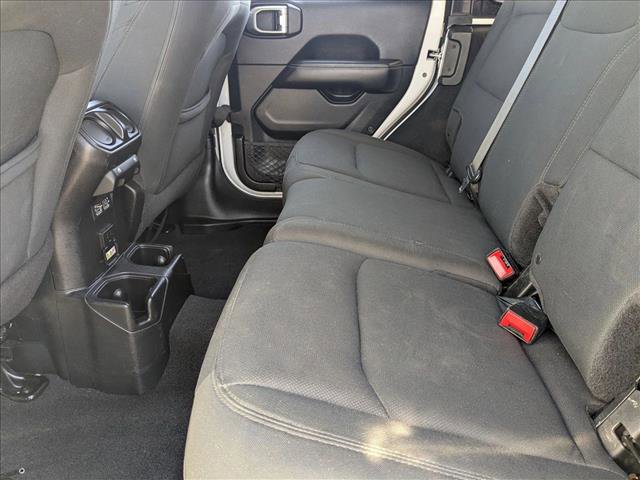 Used 2018 Jeep Wrangler Unlimited Sahara AWD/4WD image 16
