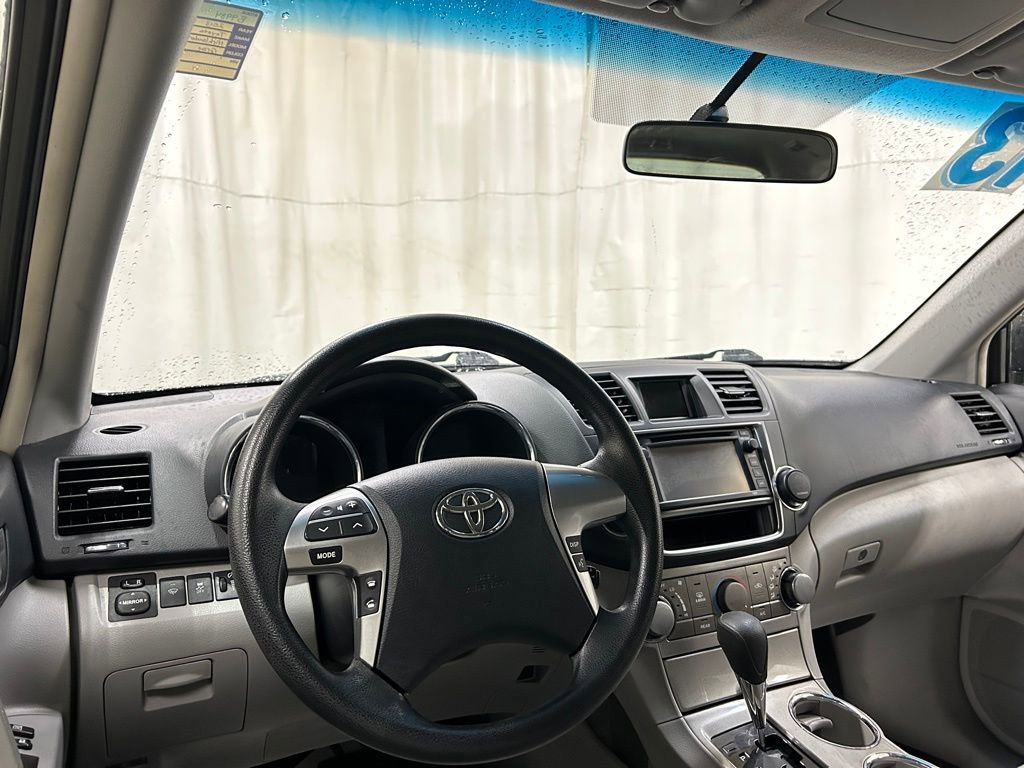 Used 2013 Toyota Highlander Base image 14