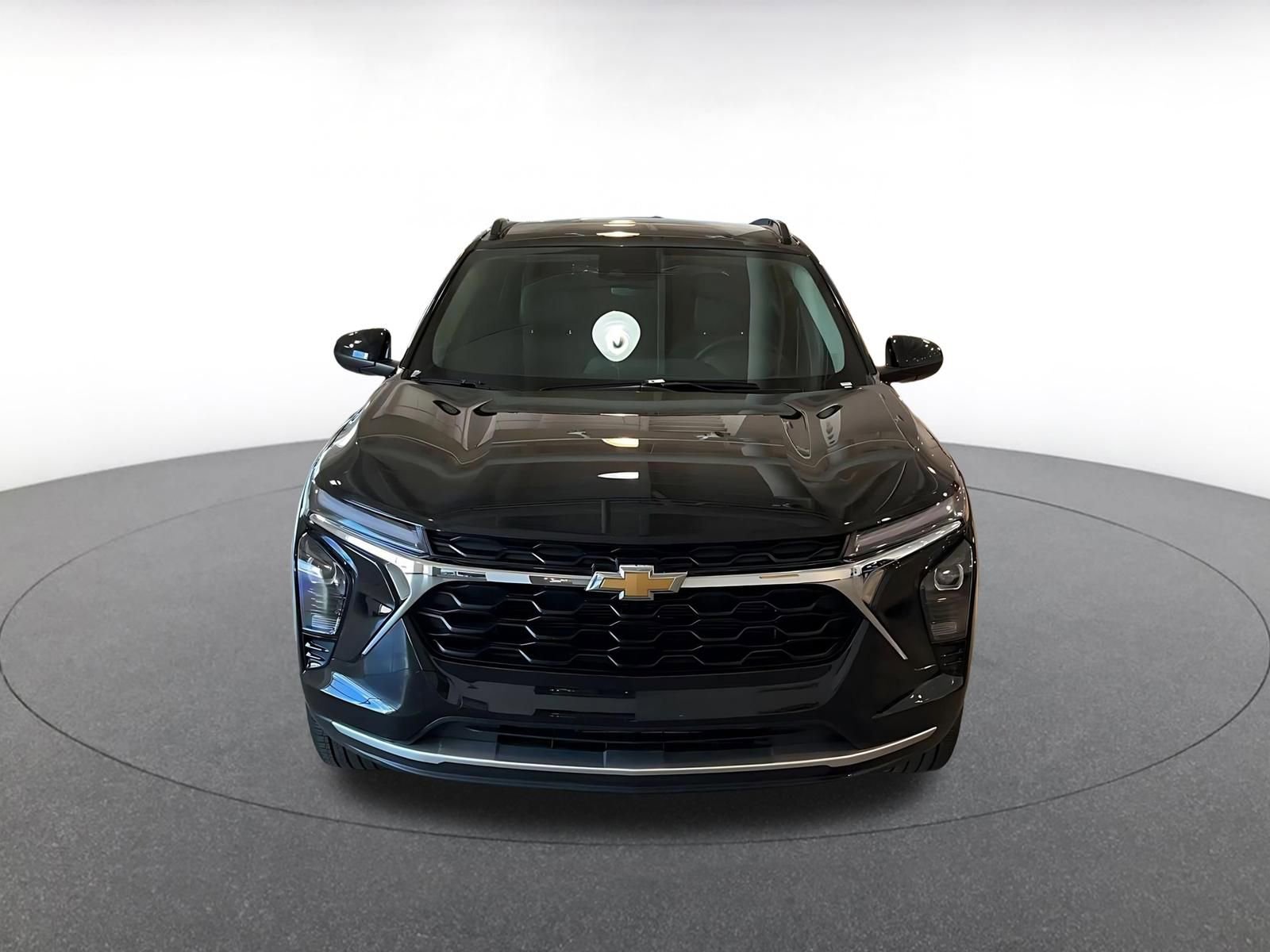 Used 2025 Chevrolet Trax LT w/ LT Convenience Package FWD image 4