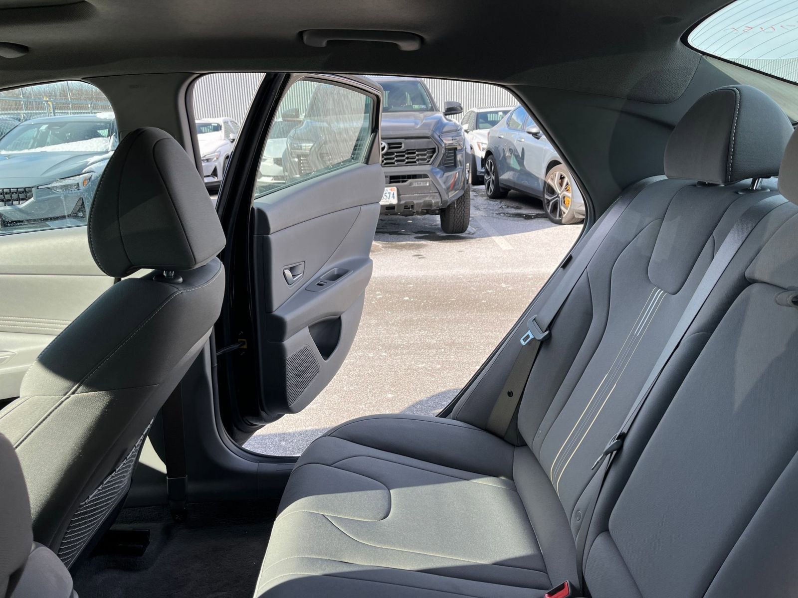 Used 2025 Hyundai Elantra SEL image 39