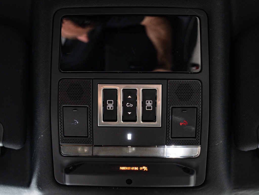 Used 2024 Land Rover Discovery Dynamic SE AWD/4WD image 40