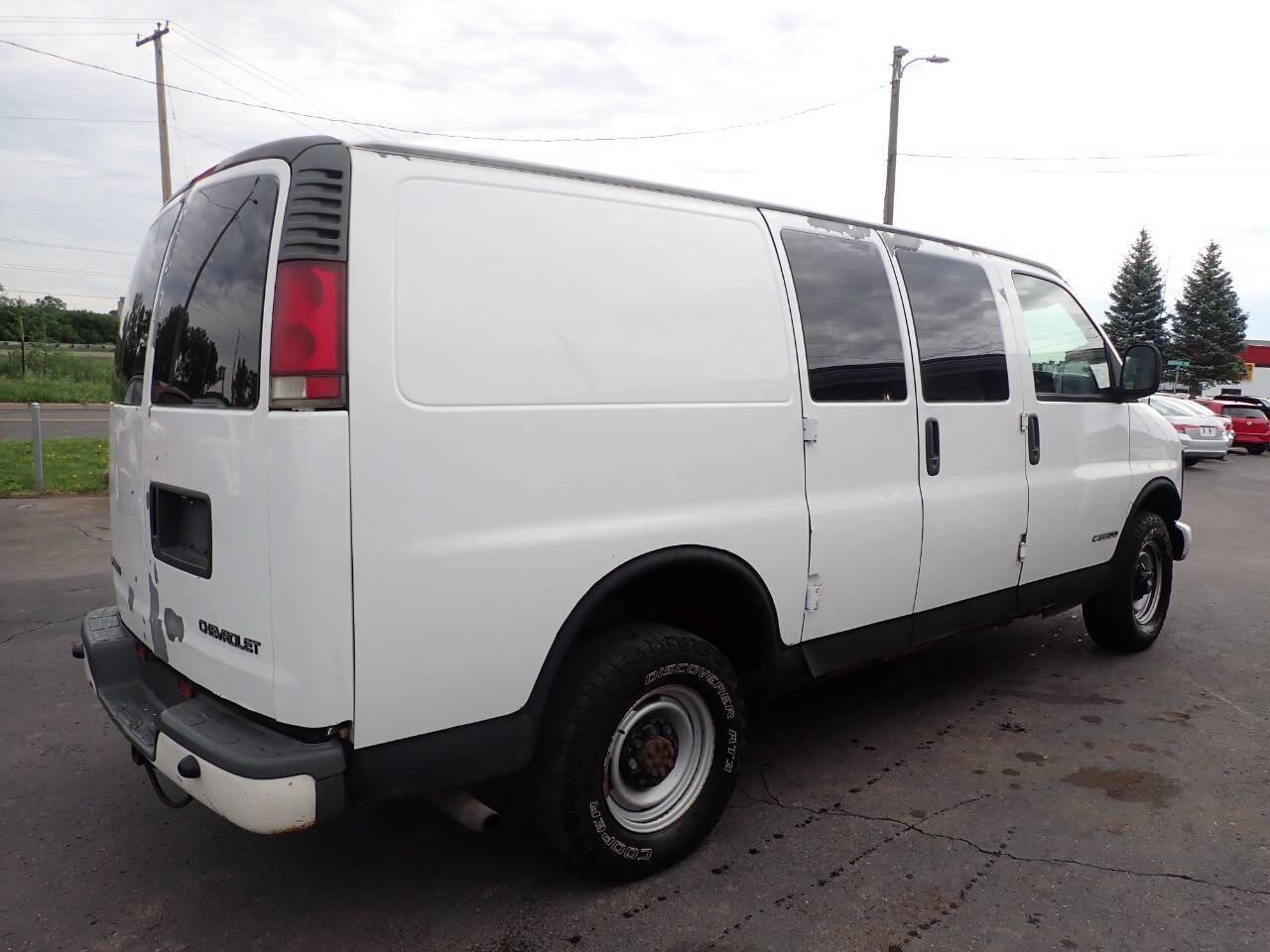 Used 2000 Chevrolet Express 3500 w/ Cold Climate Pkg RWD image 6
