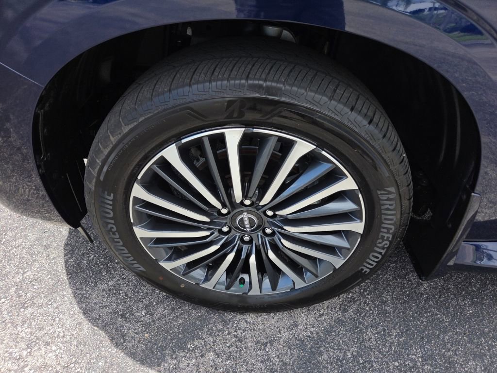 Used 2025 Nissan Armada Platinum Reserve image 7