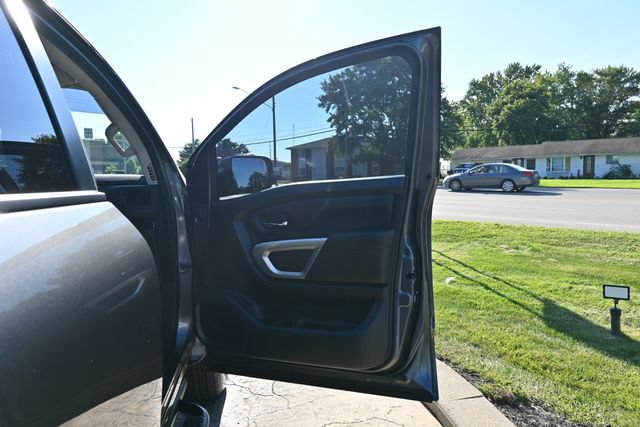 Used 2024 Nissan Titan SV AWD/4WD image 18
