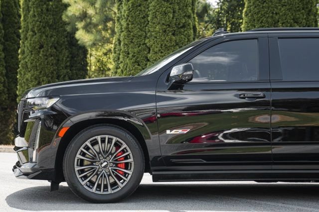 Used 2024 Cadillac Escalade ESV V w/ LPO, Floor Liner Package AWD/4WD image 11