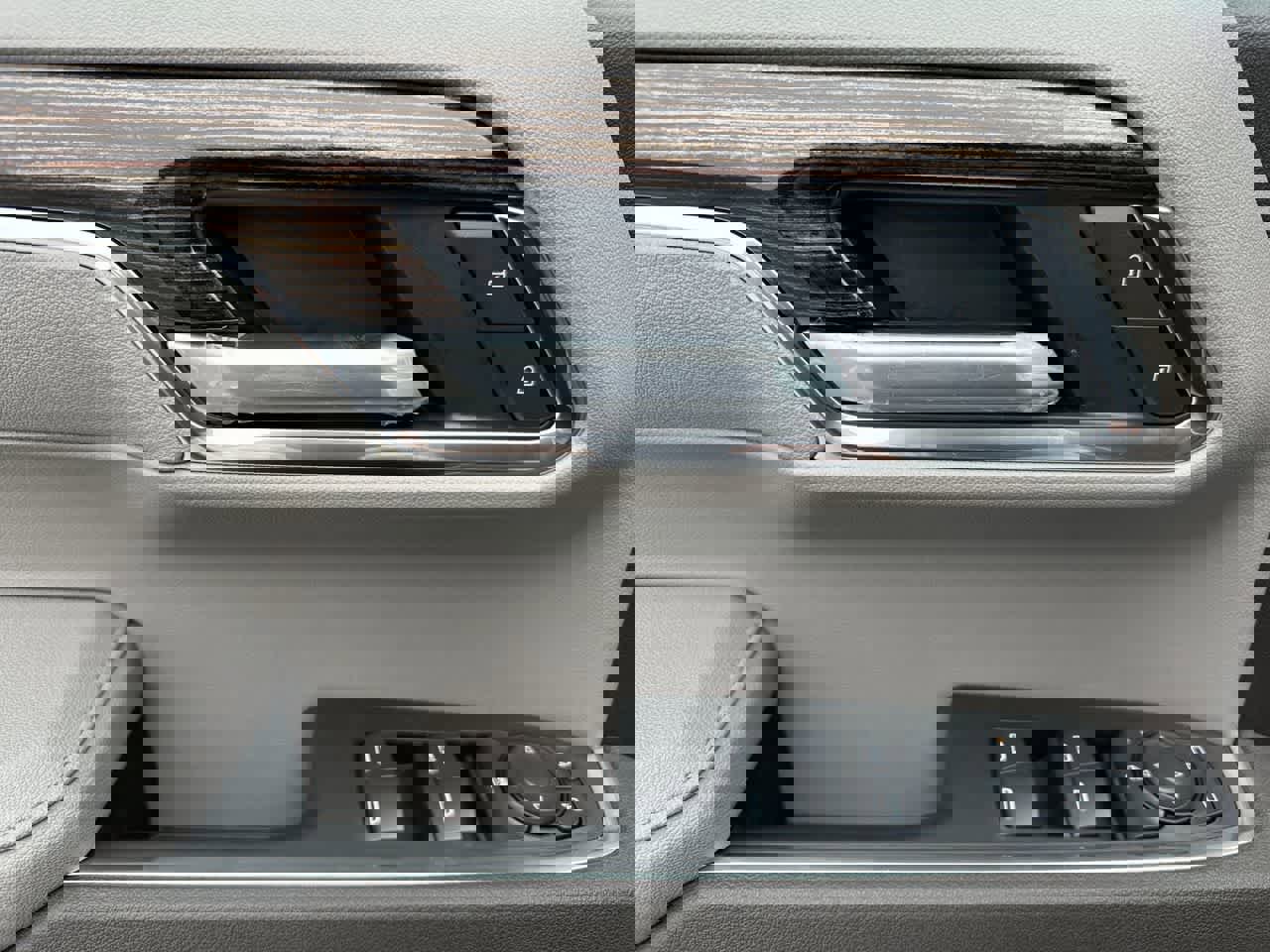 New 2026 GMC Sierra 1500 SLE w/ LPO, Black Badging Package image 18