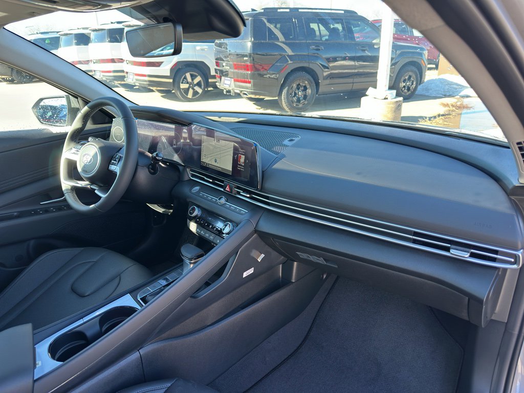 New 2025 Hyundai Elantra Limited image 32