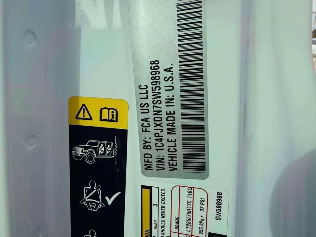 Used 2025 Jeep Wrangler Willys AWD/4WD image 14