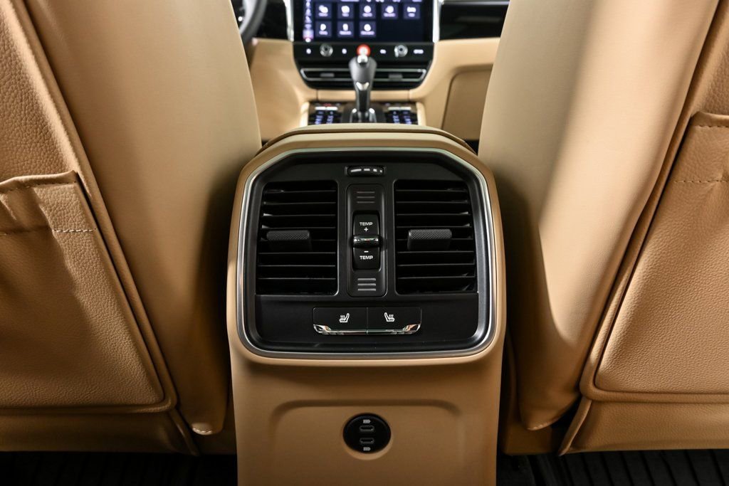 New 2026 Porsche Macan image 21