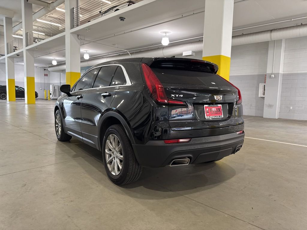 Used 2022 Cadillac XT4 Luxury w/ Cold Weather Package image 3