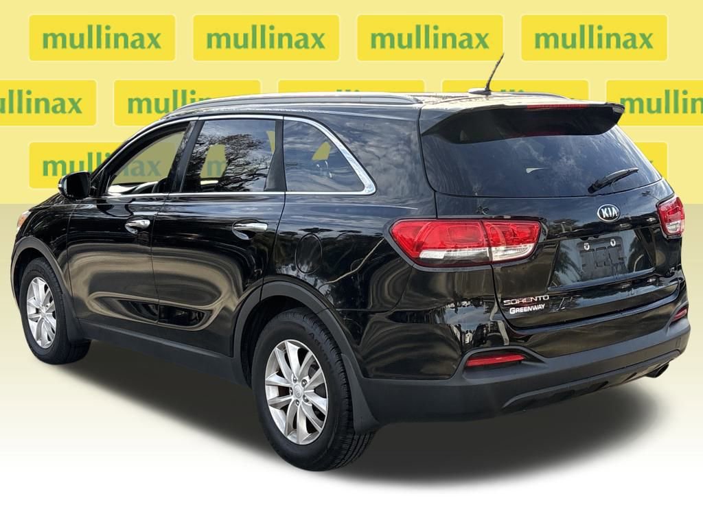 Used 2017 Kia Sorento LX image 9
