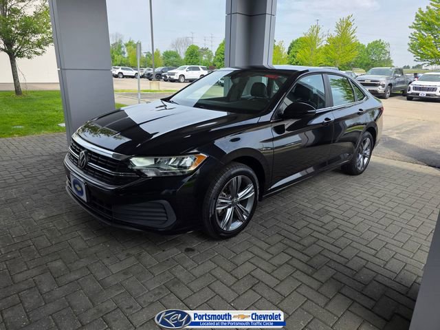 Used 2024 Volkswagen Jetta SE FWD image 1
