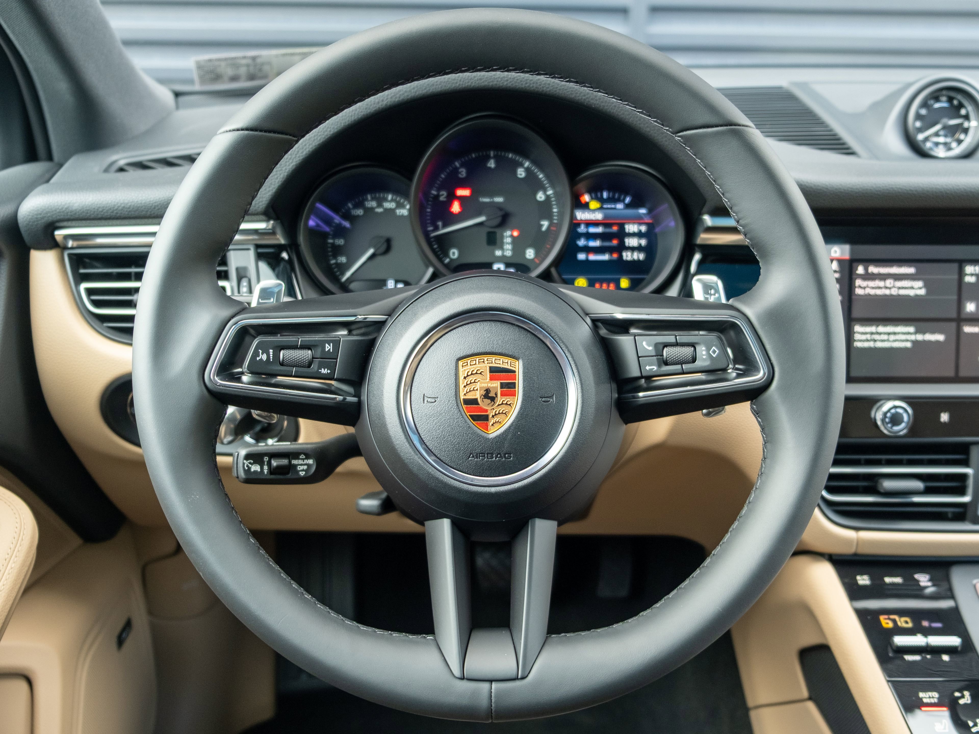 Certified 2026 Porsche Macan AWD/4WD image 6