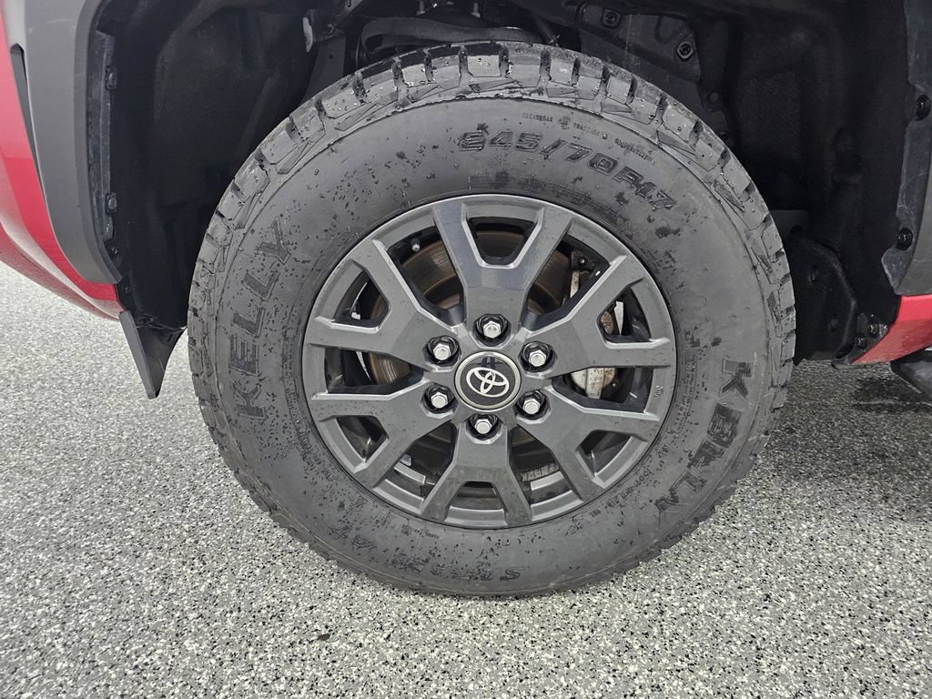 Used 2025 Toyota 4Runner SR5 AWD/4WD image 8