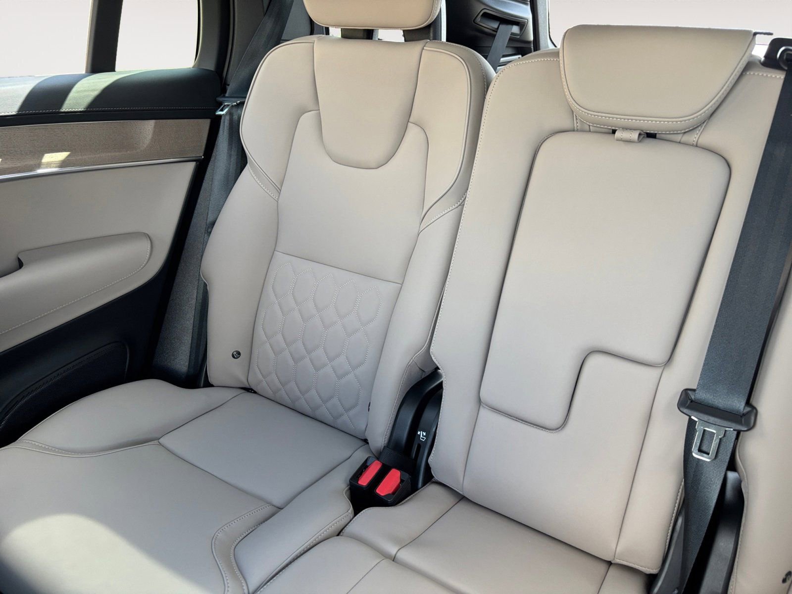 New 2026 Volvo XC90 B6 Plus w/ Protection Package Premier image 13