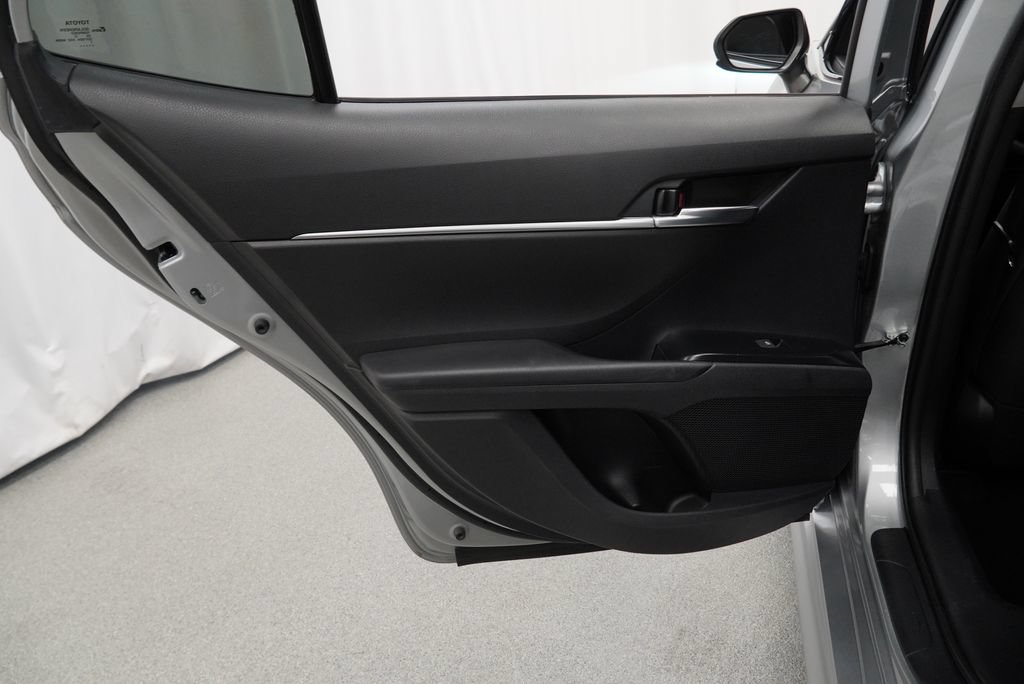 Used 2020 Toyota Camry SE FWD image 43