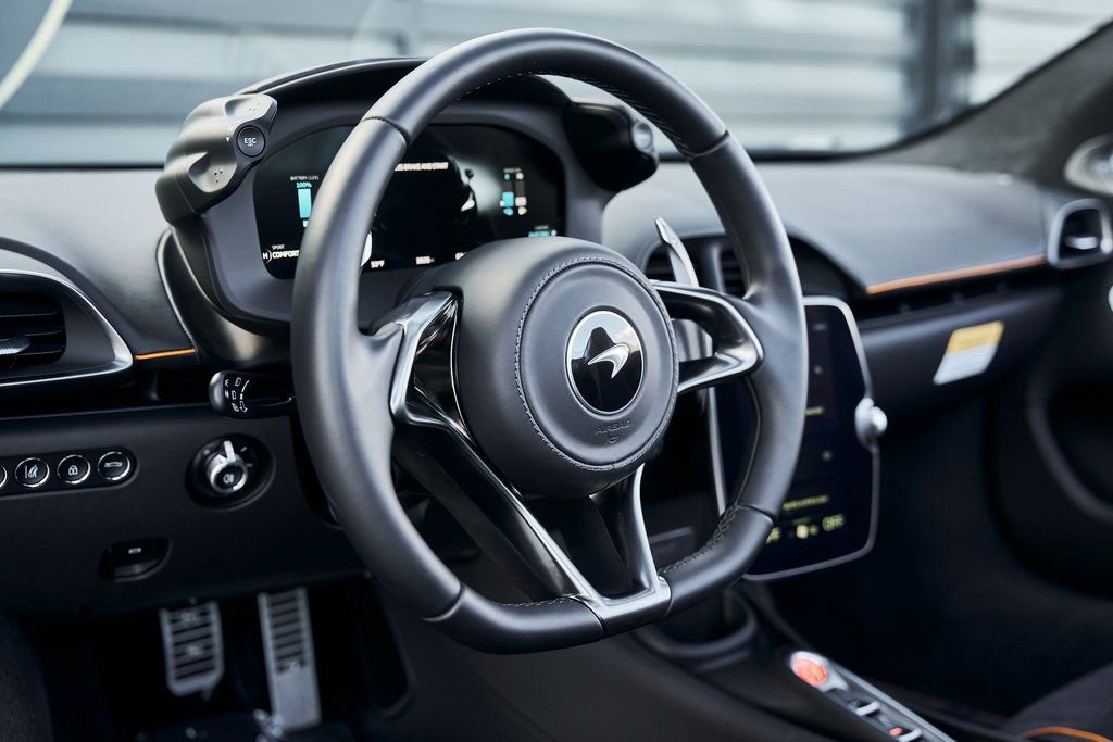 Used 2025 McLaren Artura Spider image 34