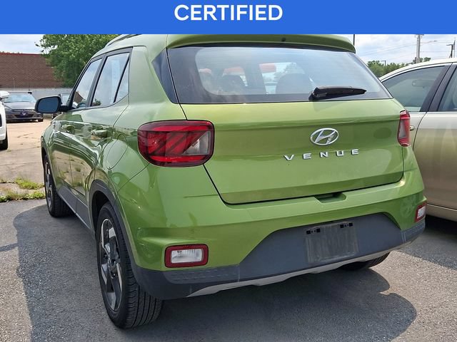 Used 2023 Hyundai Venue SEL w/ Cargo Package FWD image 4